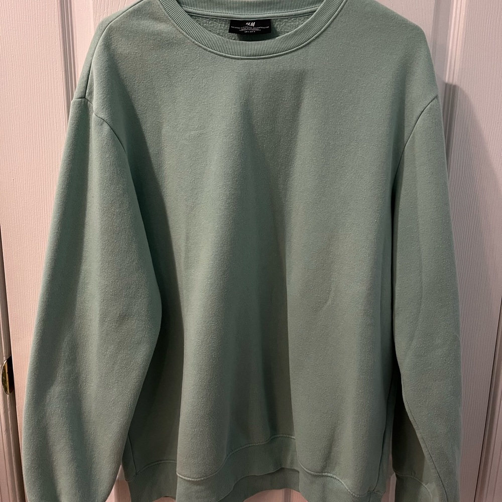 H&M turquoise crewneck, cute relaxed fit